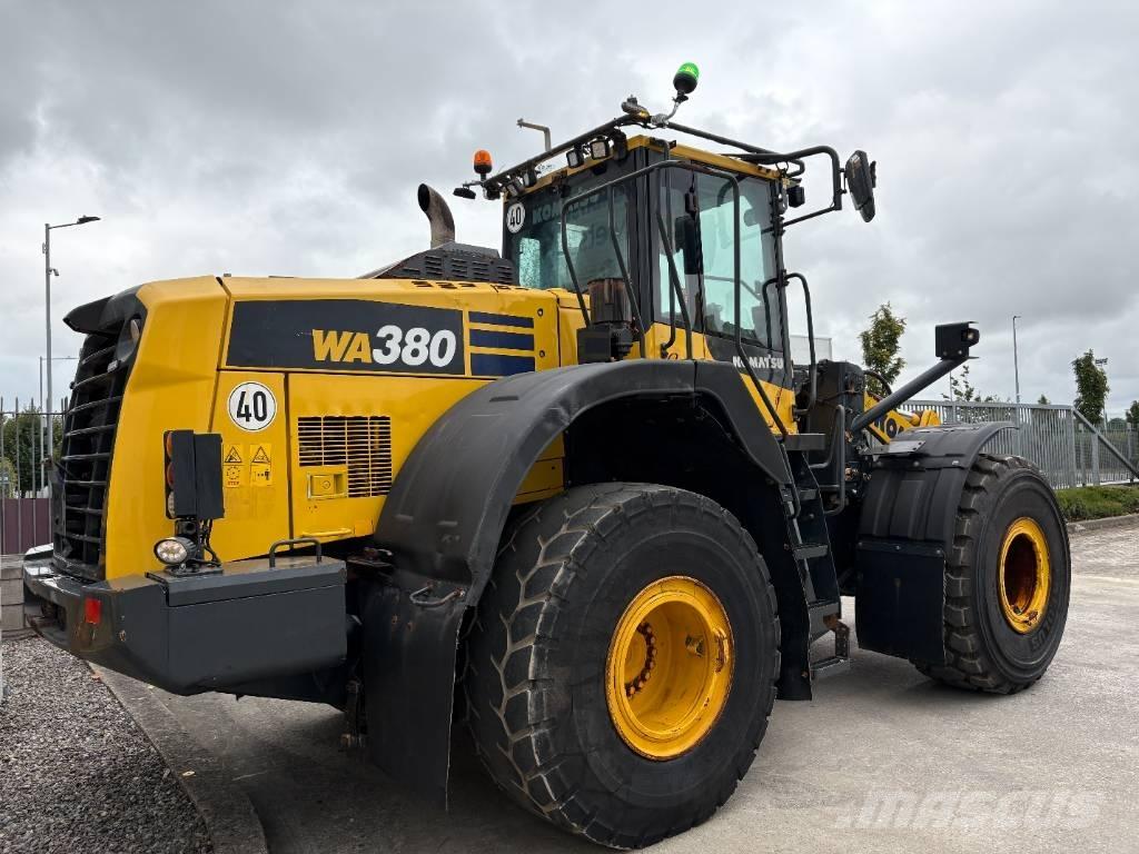 Komatsu WA380-8 Kolové nakladače