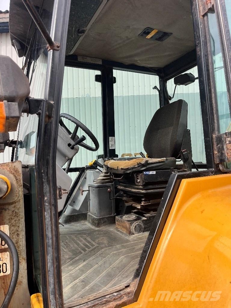 Massey Ferguson 860 Rýpadlo-nakladače