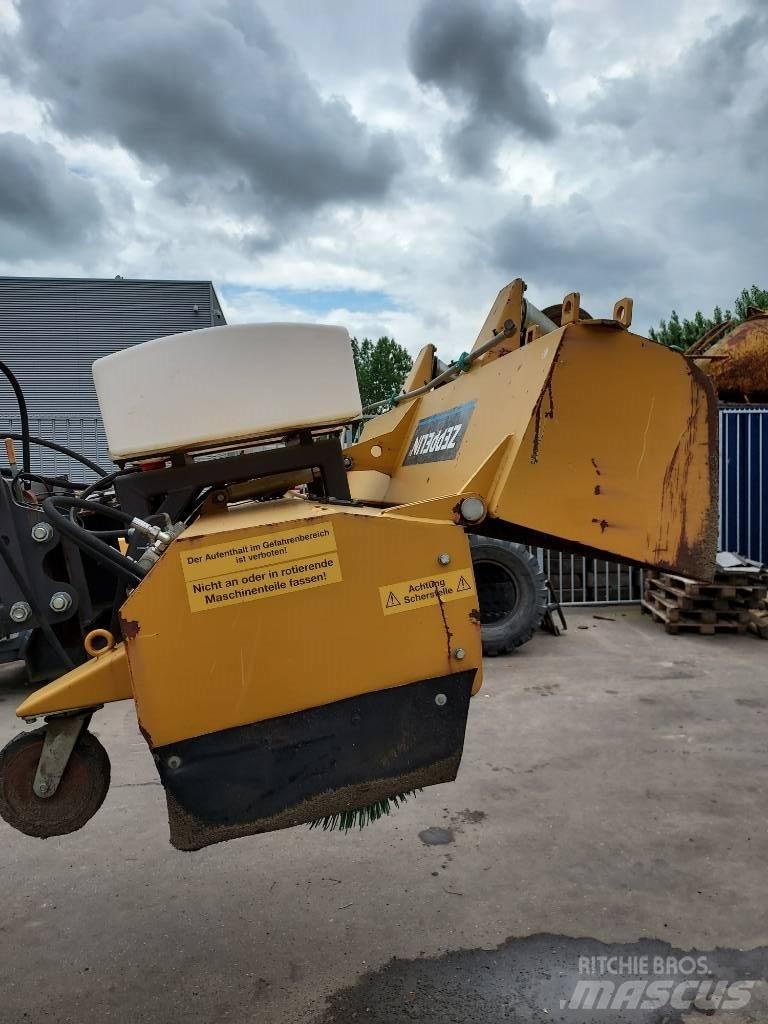 CAT 906/7/8 Zametací stroje