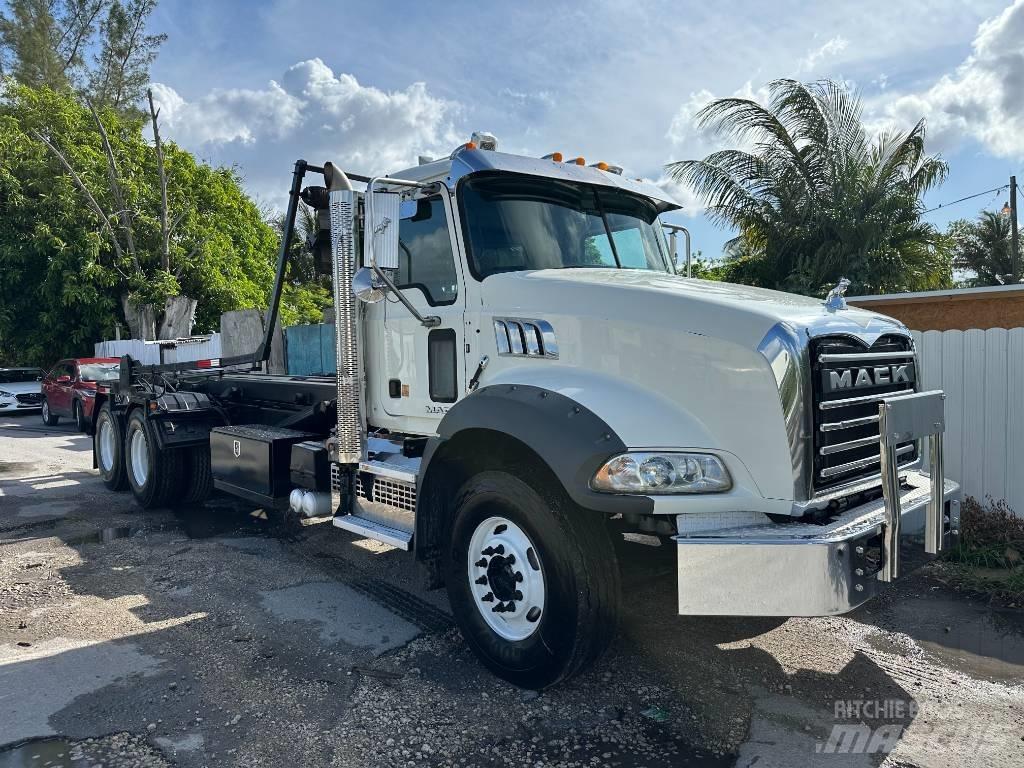 Mack GU813 Lanový nosič kontejnerů