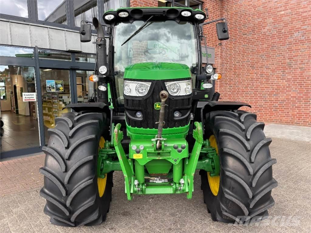 John Deere 6125R Traktory