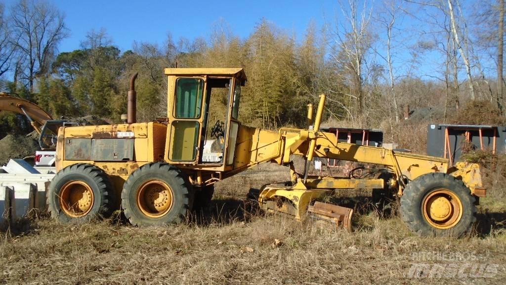 John Deere 672 A Grejdry