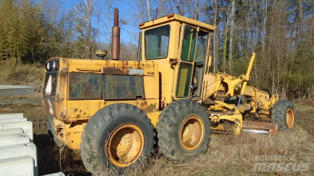 John Deere 672 A Grejdry
