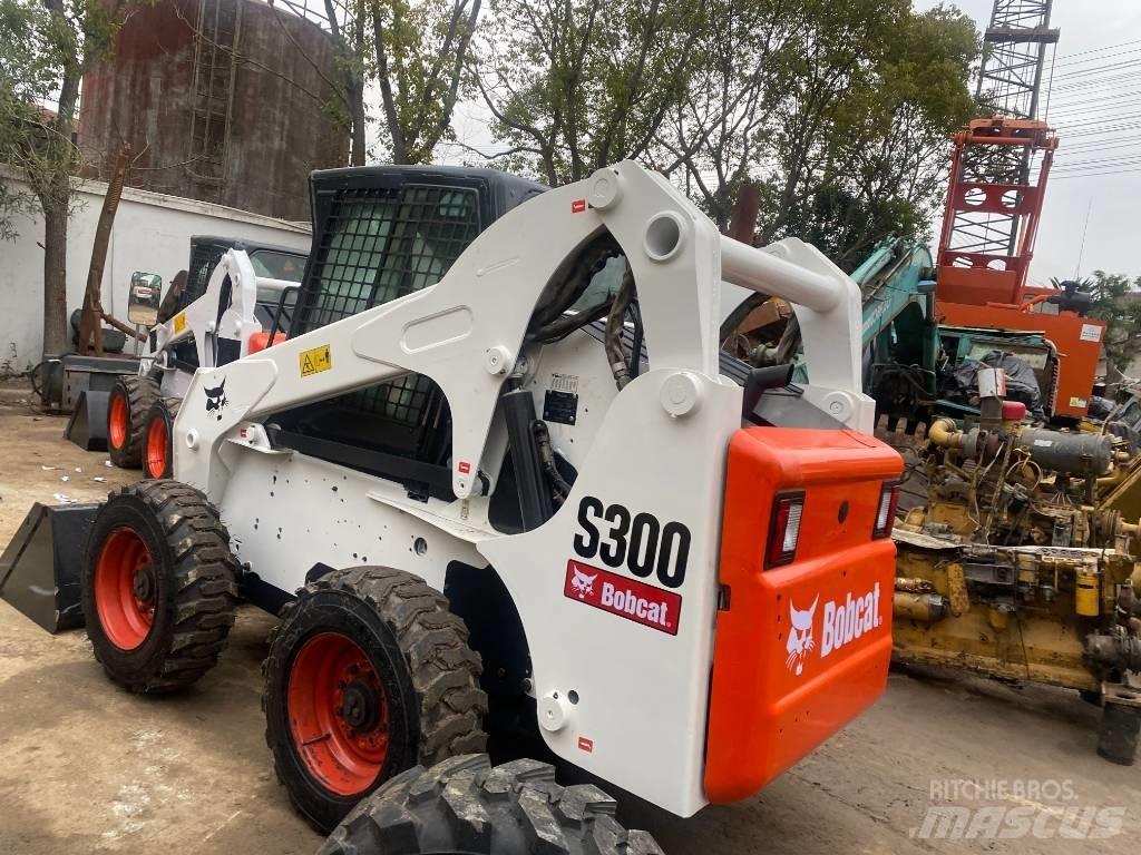 Bobcat S 300 Smykem řízené nakladače
