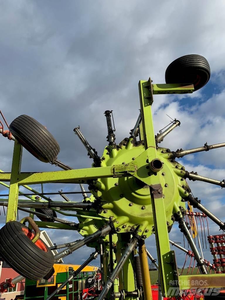 CLAAS 880 L Obraceče a shrabovače sena
