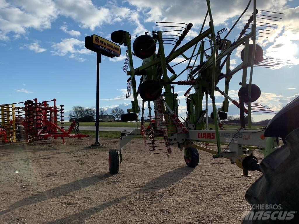 CLAAS 880 L Obraceče a shrabovače sena