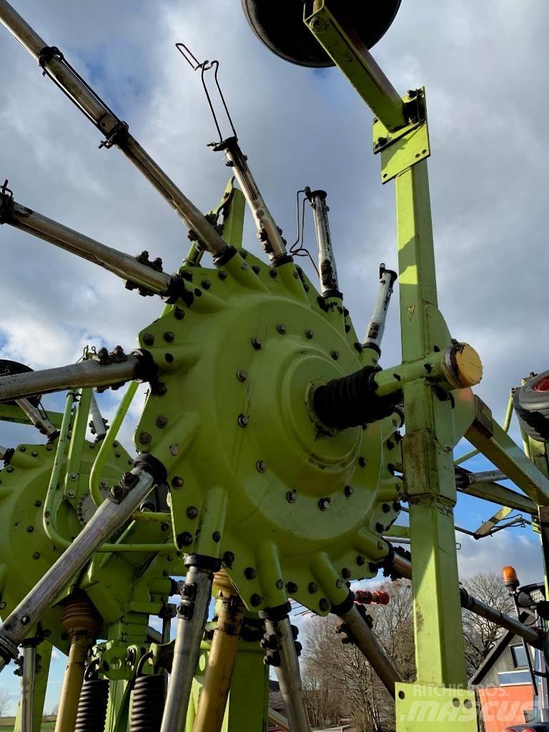 CLAAS 880 L Obraceče a shrabovače sena