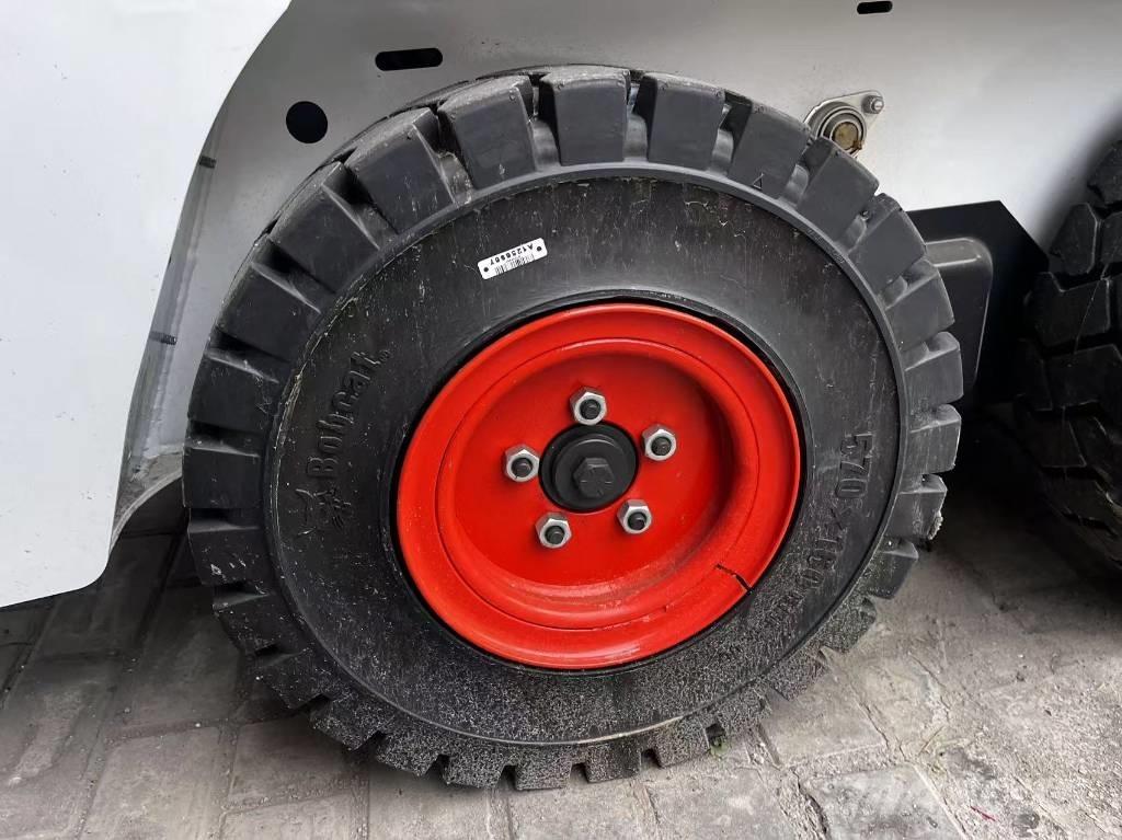 Bobcat S 70 Smykem řízené nakladače