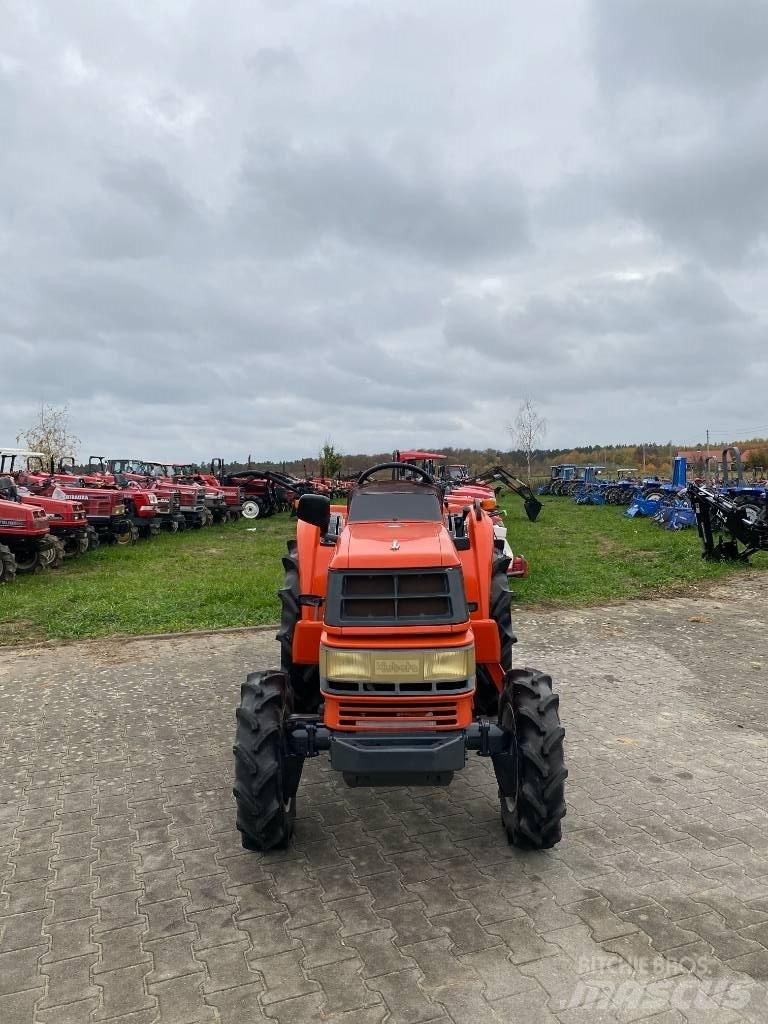 Kubota GT3 Kompaktní traktory