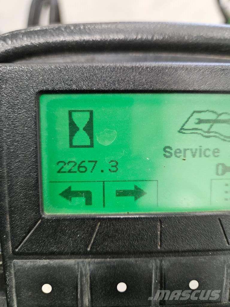 John Deere 9009A Sekačky pro sečení roughů a semiroughů