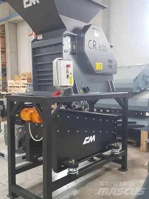 CM CR 600 Drtící lopaty