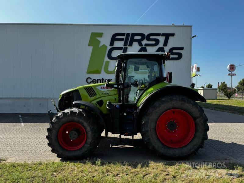 CLAAS AXION 870 Traktory