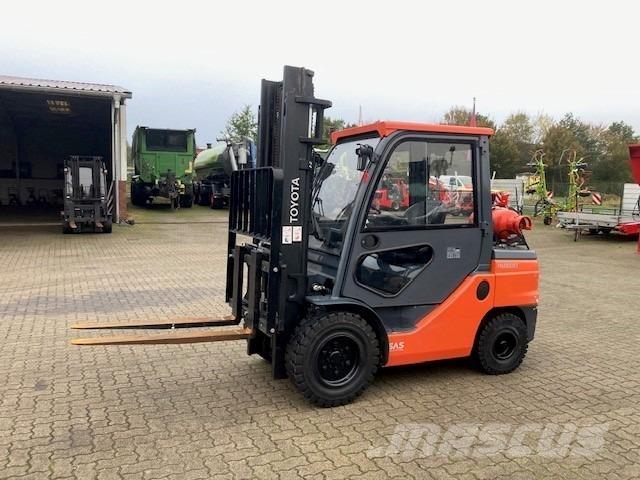 Toyota 02-8FGJF35 Další