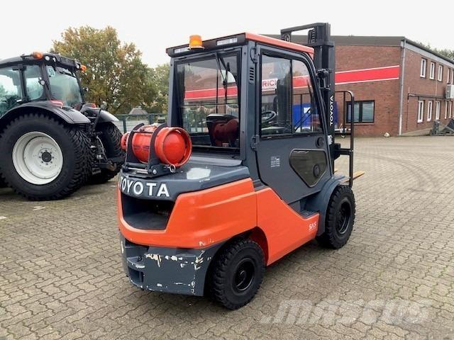 Toyota 02-8FGJF35 Další