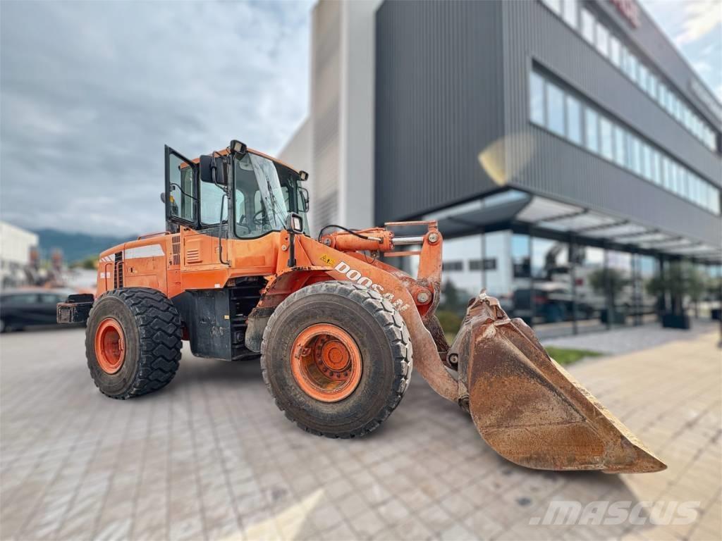 Doosan DL 300 Kolové nakladače