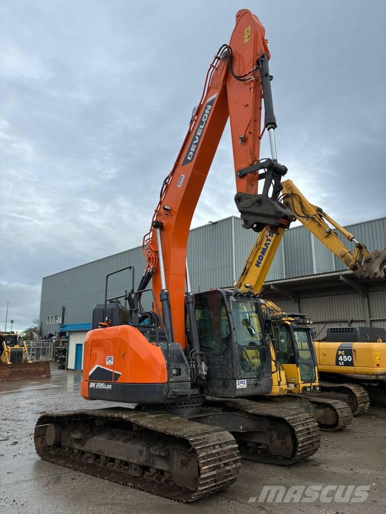 Develon DX235LCR-7 Pásová rýpadla