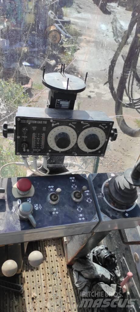 Atlas Copco ROC 812 Povrchové vrtací stroje