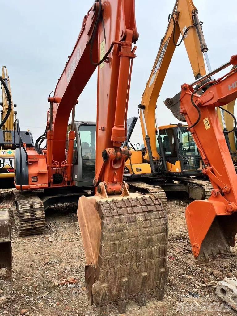 Hitachi ZX 135 US Pásová rýpadla