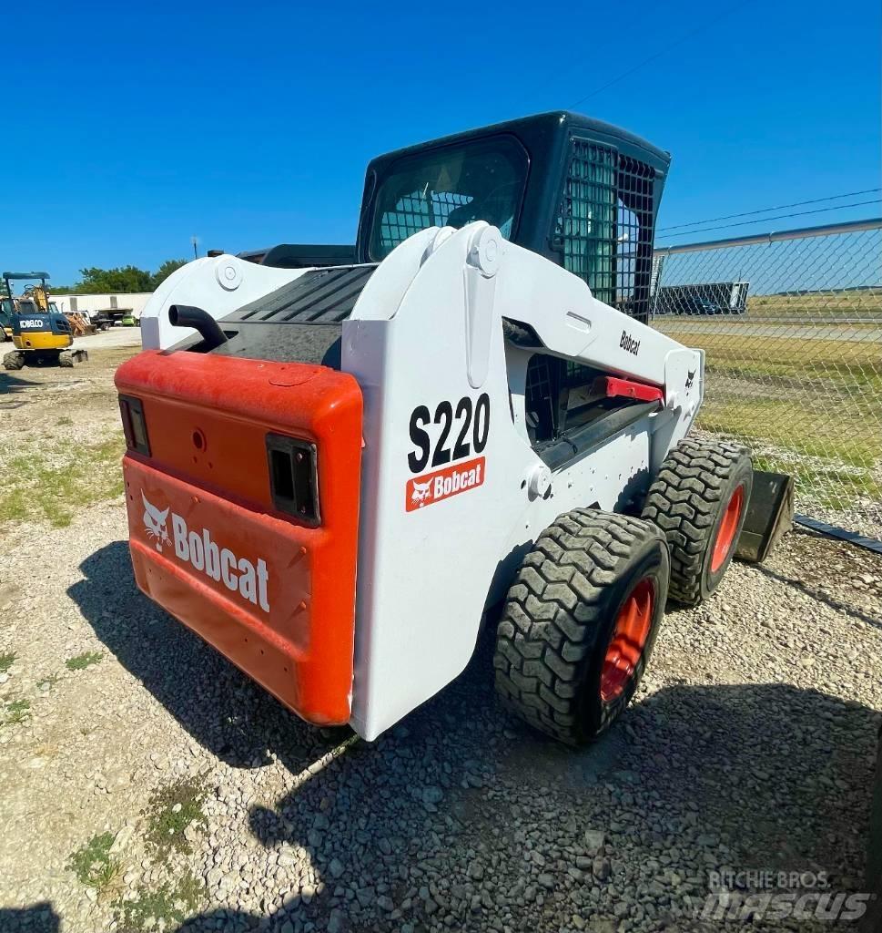 Bobcat S 220 Smykem řízené nakladače