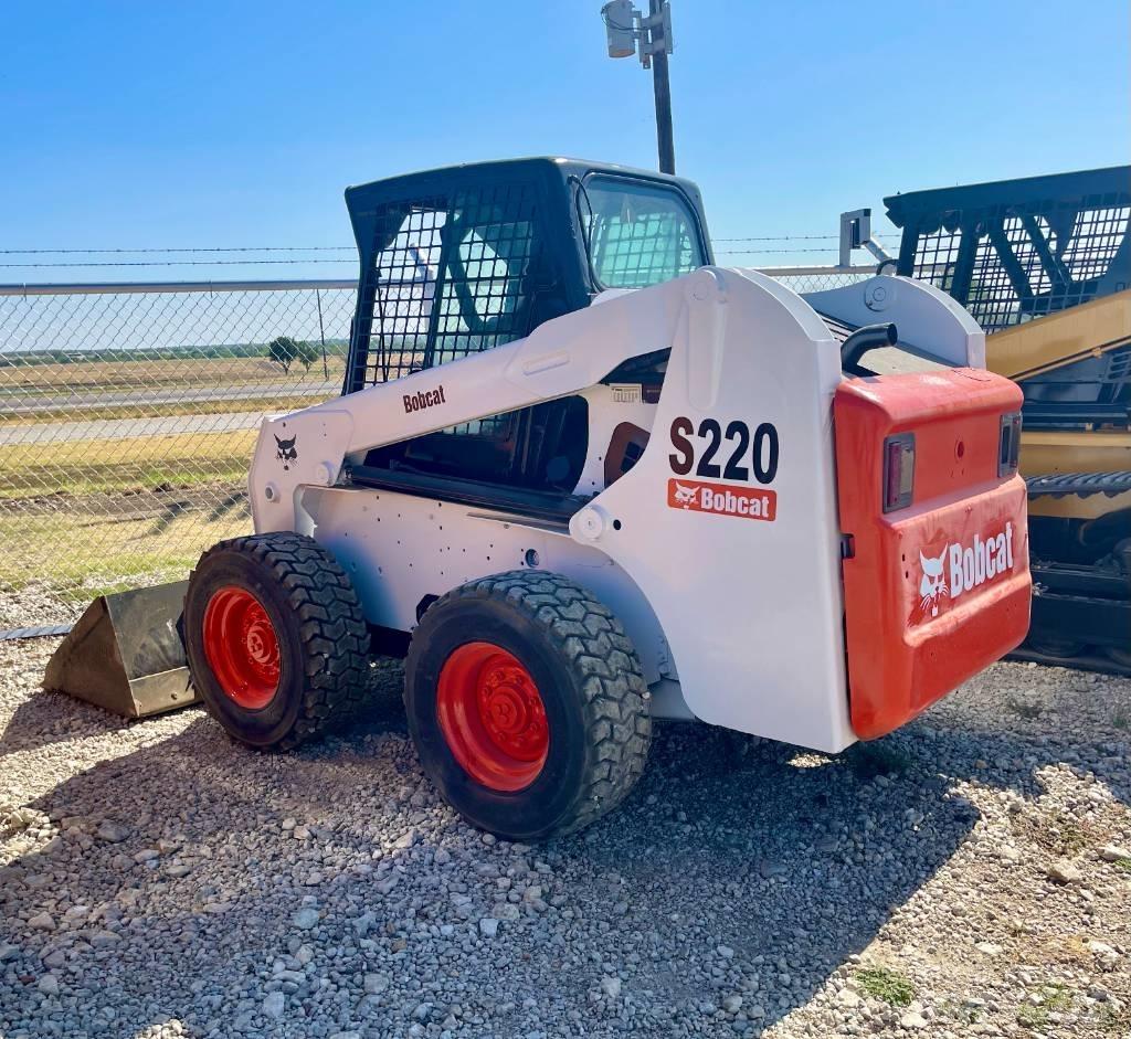 Bobcat S 220 Smykem řízené nakladače