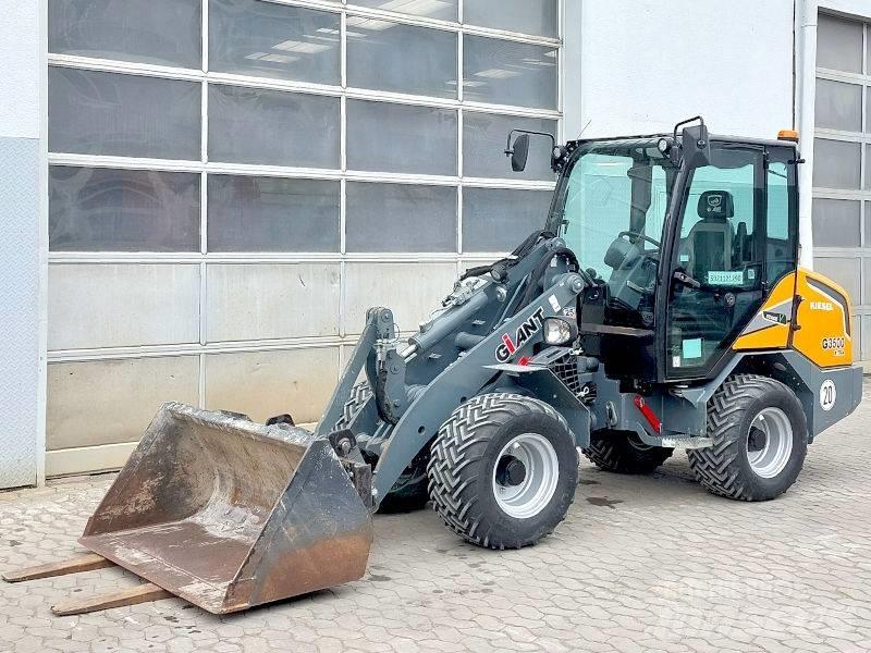 Giant G 3500 X-Tra Smykem řízené nakladače