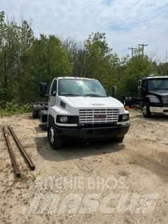 GMC 5500 Nákladní vozidlo bez nástavby