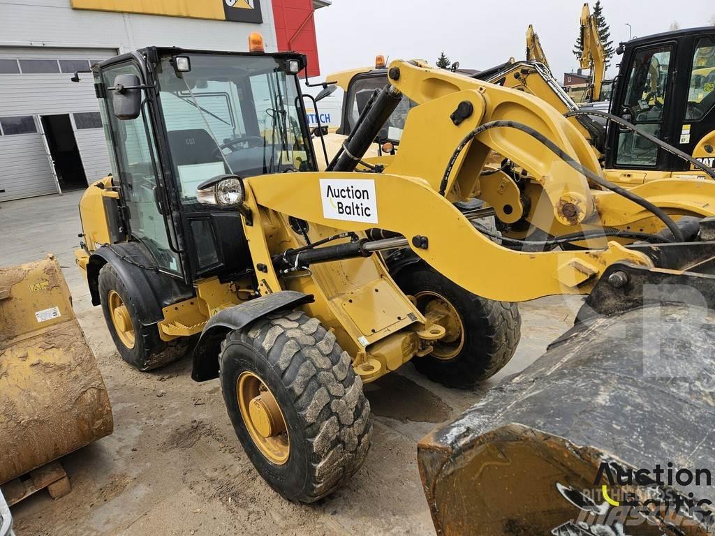 CAT 906 M Kolové nakladače