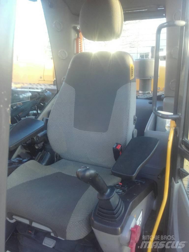 Volvo EC250DL Pásová rýpadla
