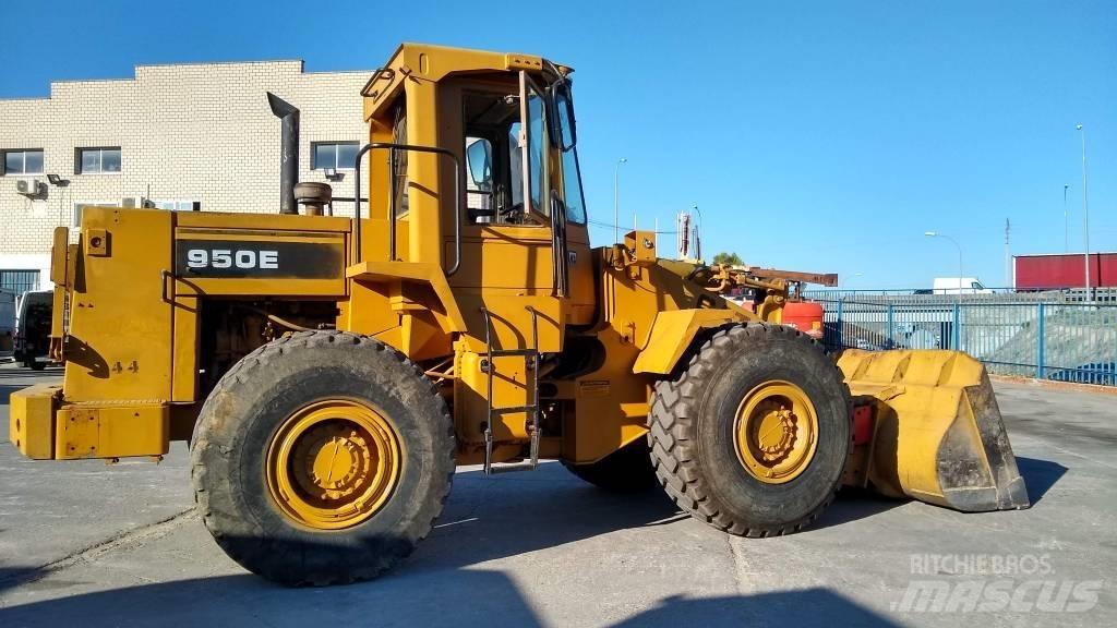 CAT 950E Kolové nakladače