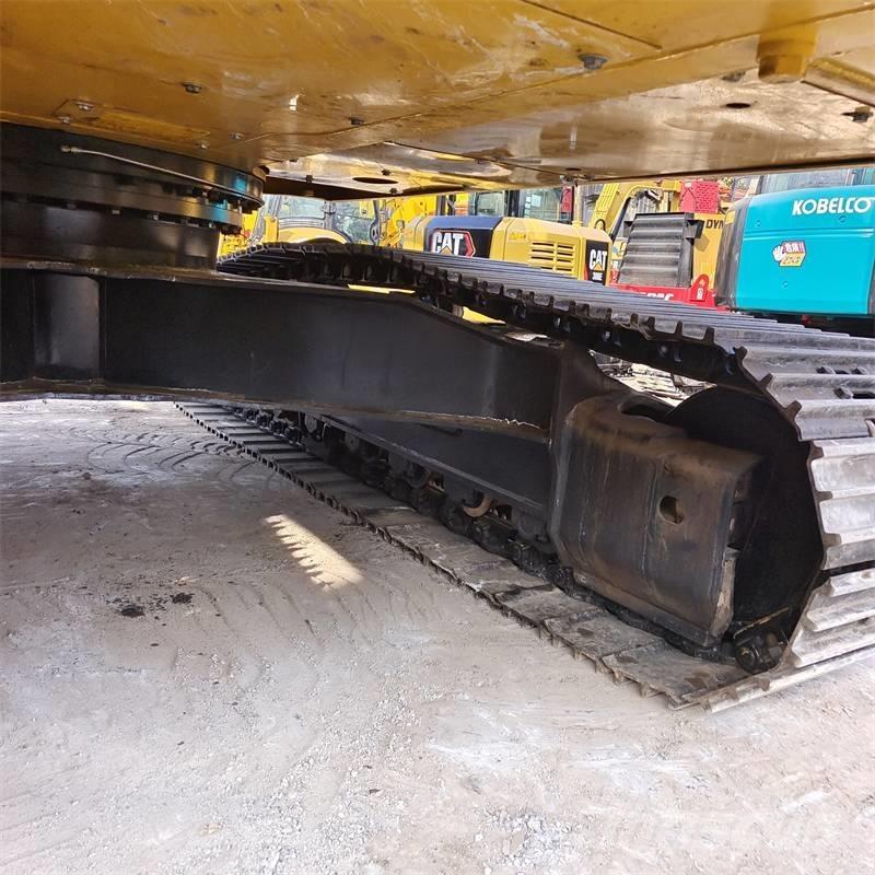 Komatsu PC 220-7 Pásová rýpadla