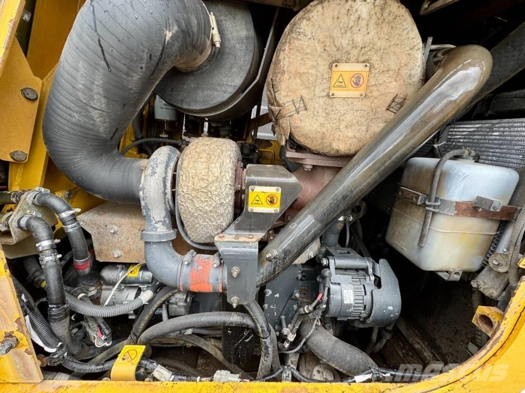 Komatsu D 65 WX-16 Pásové dozery