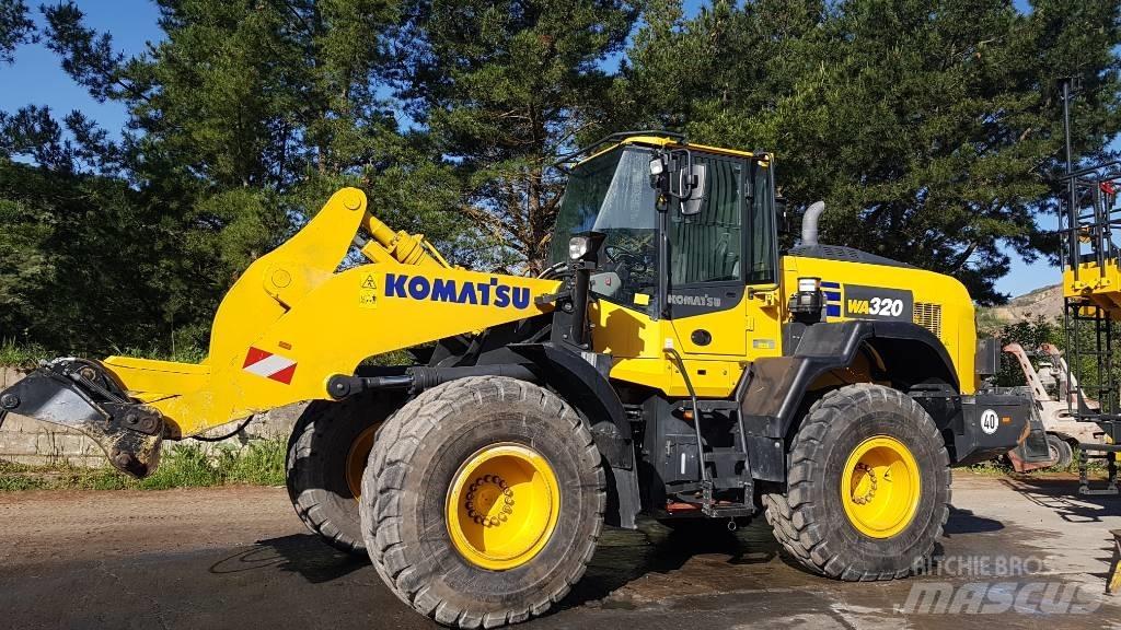 Komatsu WA320-8E0 Kolové nakladače