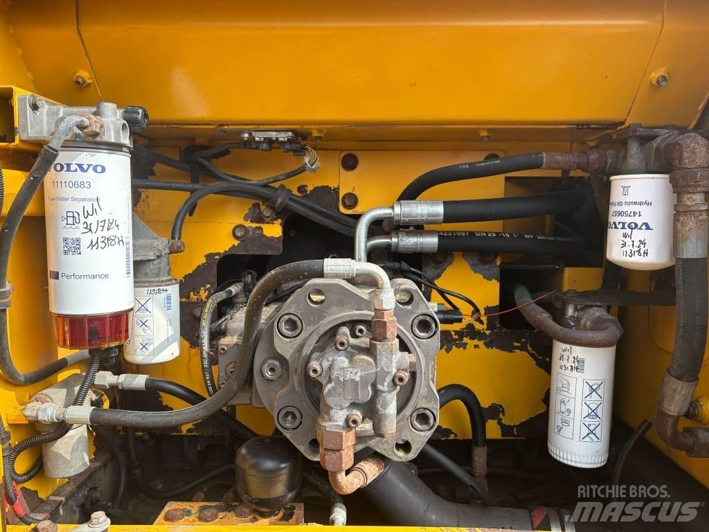 Volvo EC 220 DL Pásová rýpadla