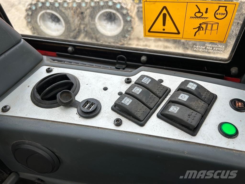 Komatsu 895 Vyvážecí traktory