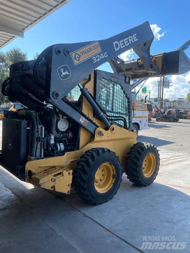 John Deere 324G Smykem řízené nakladače