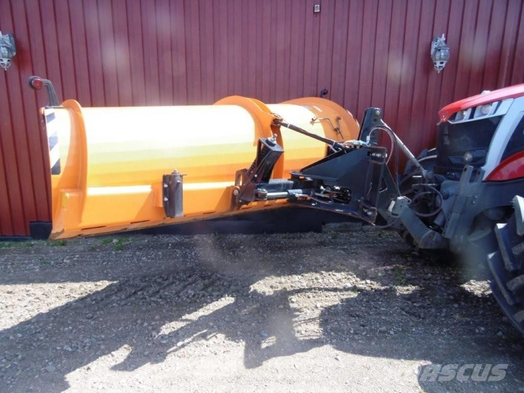 Massey Ferguson 7 S Traktory