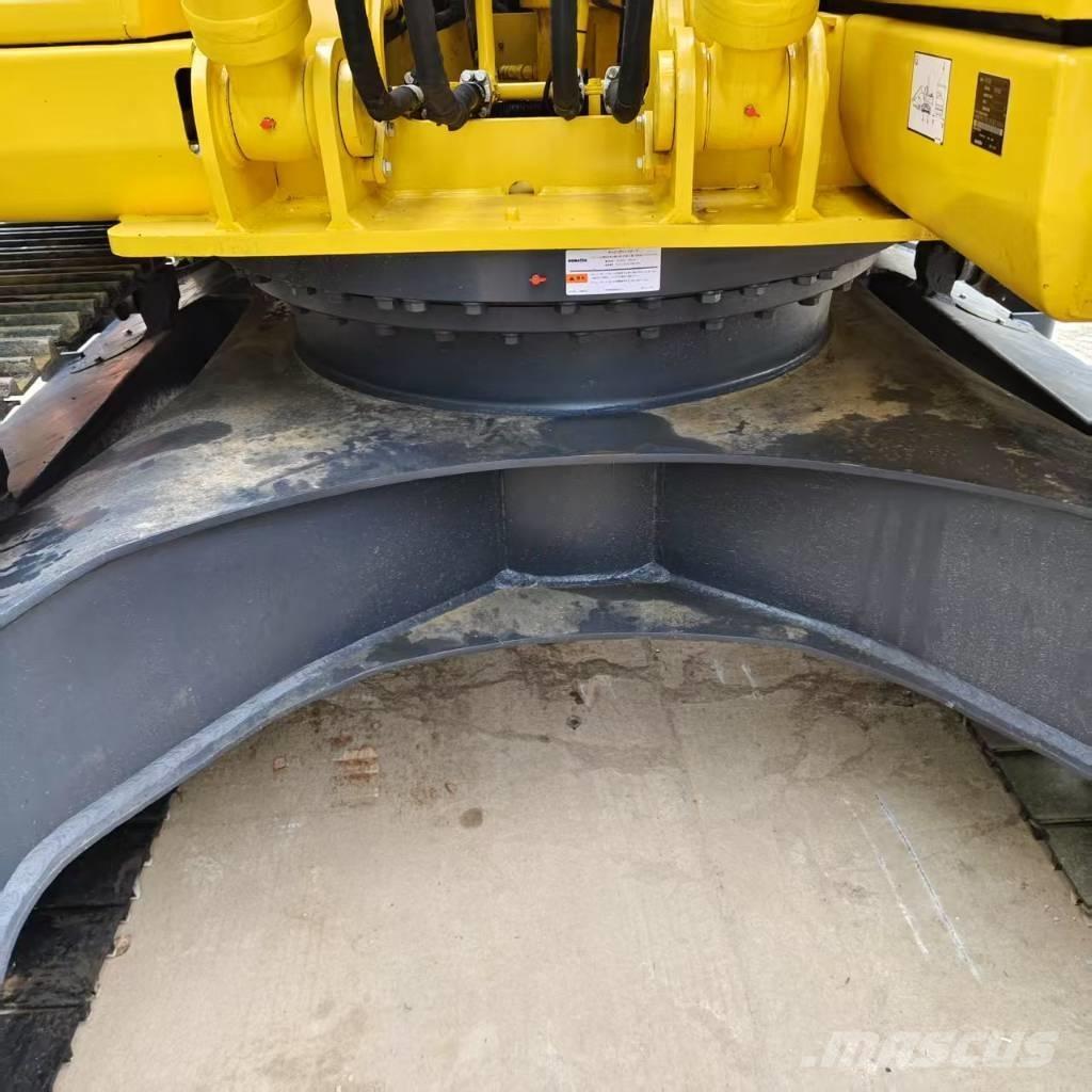 Komatsu PC 200-8 Pásová rýpadla