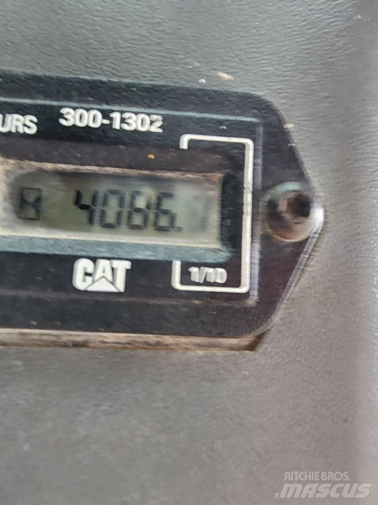 CAT 259 B Smykem řízené nakladače