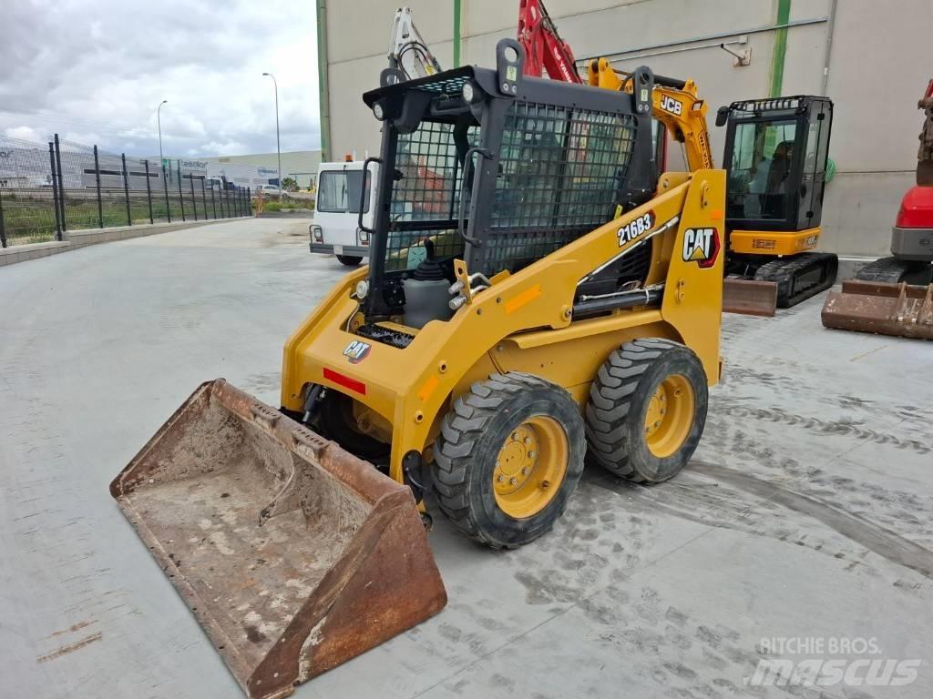 CAT 216 B 3 Smykem řízené nakladače