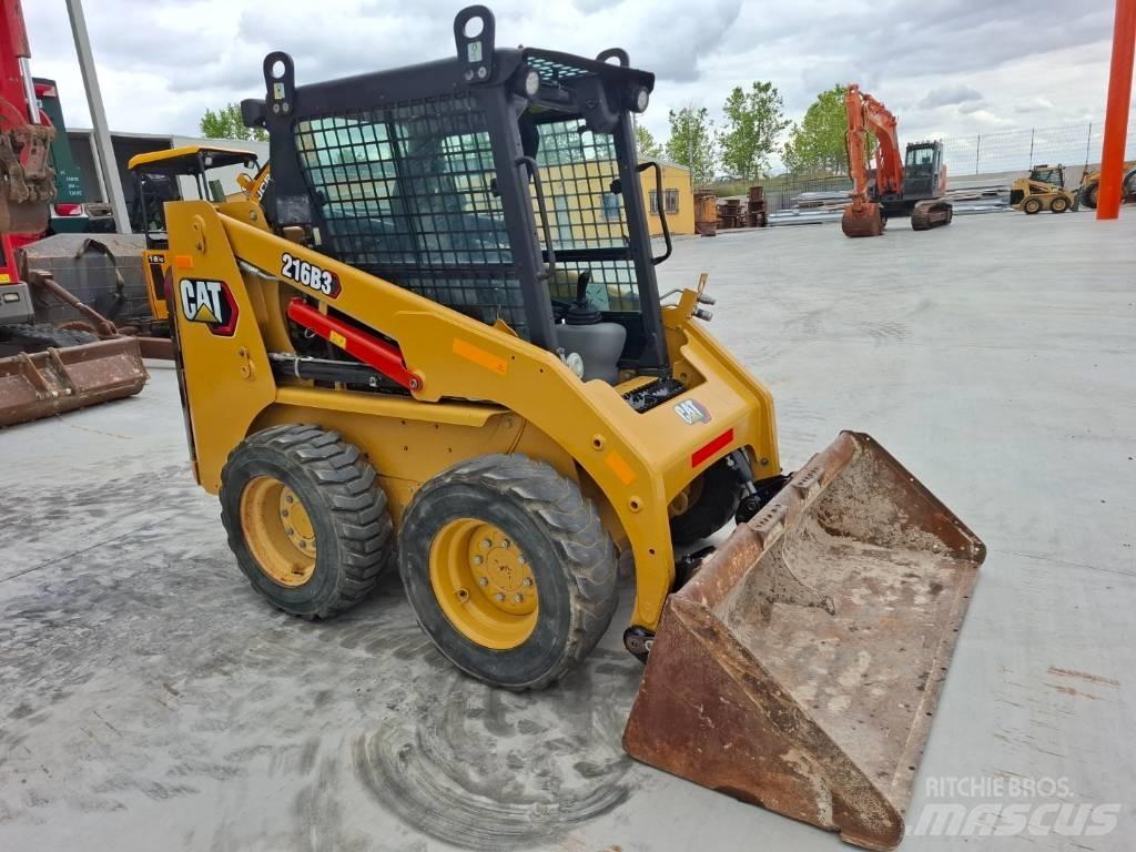 CAT 216 B 3 Smykem řízené nakladače
