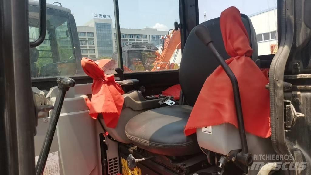 CAT 305 Mini rýpadla < 7t
