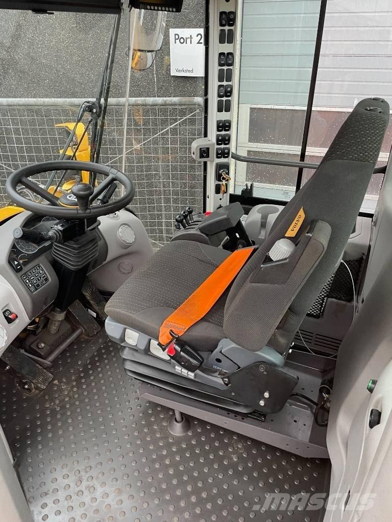 Volvo L90H Kolové nakladače