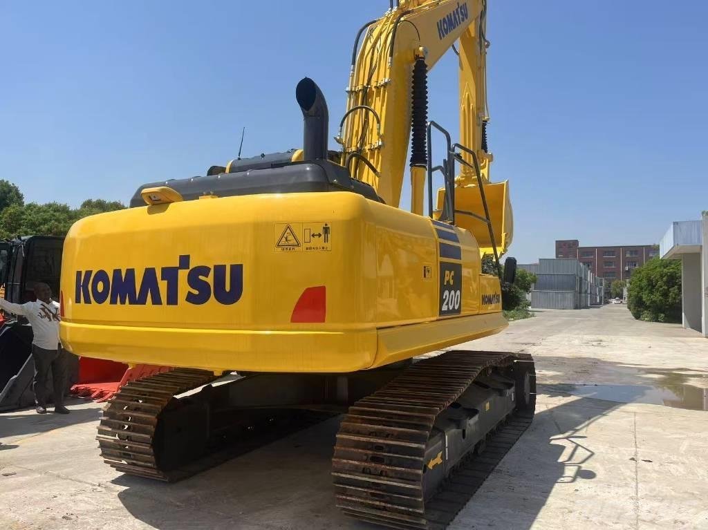 Komatsu PC 200 Pásová rýpadla
