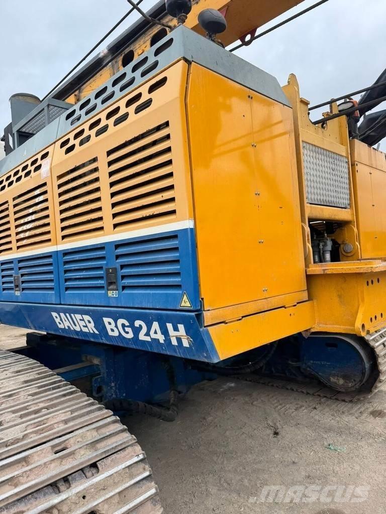 Bauer BG 24 H Velké vrtací stroje