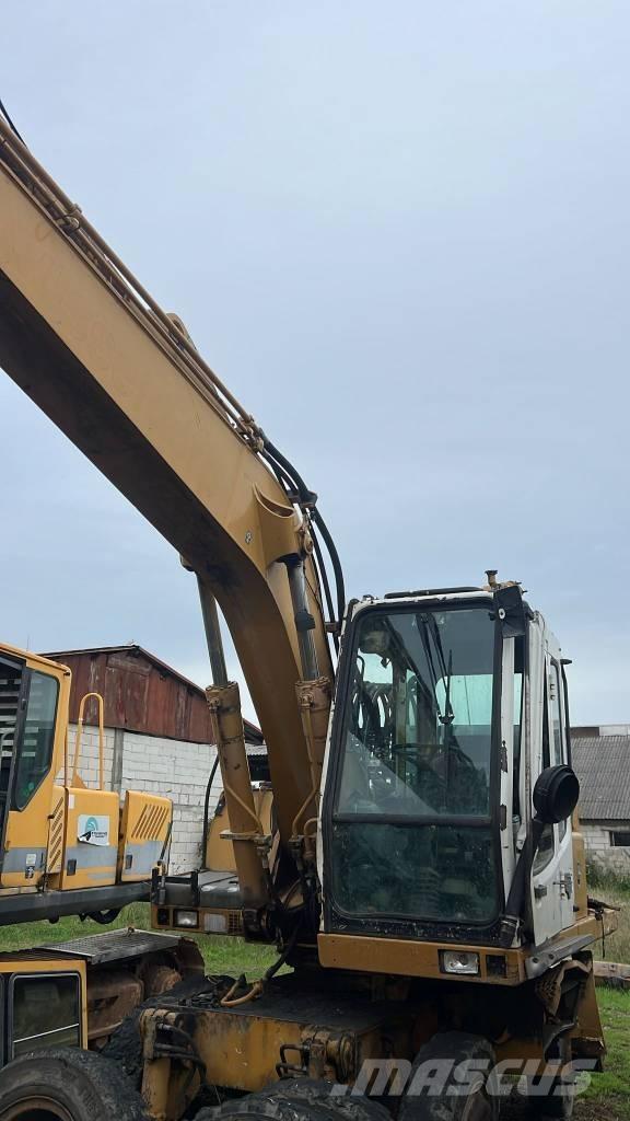 Liebherr A 904 Výložníky a lžíce