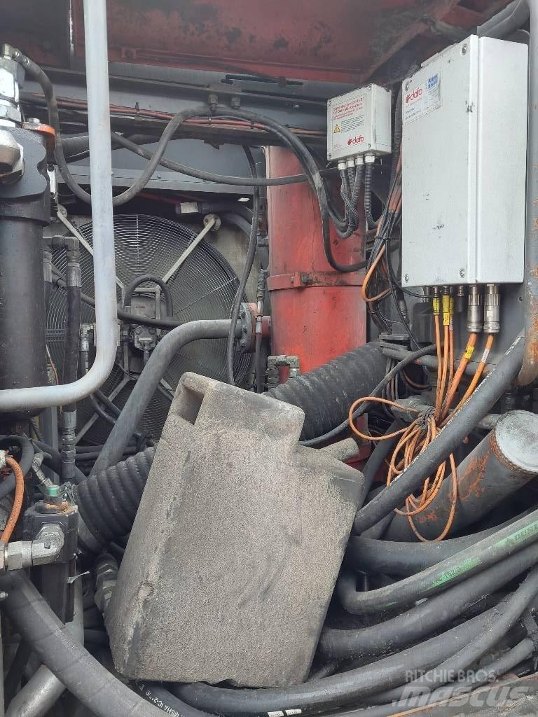 Sandvik DP 1500 i Povrchové vrtací stroje