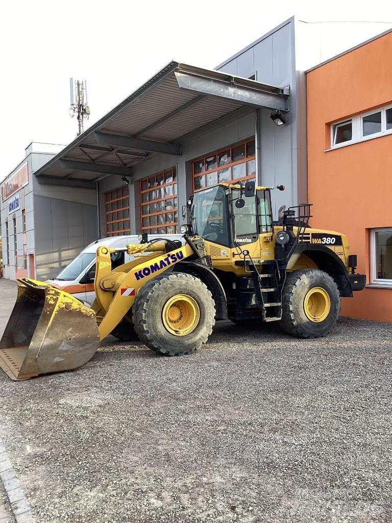 Komatsu WA380-8E0 Kolové nakladače
