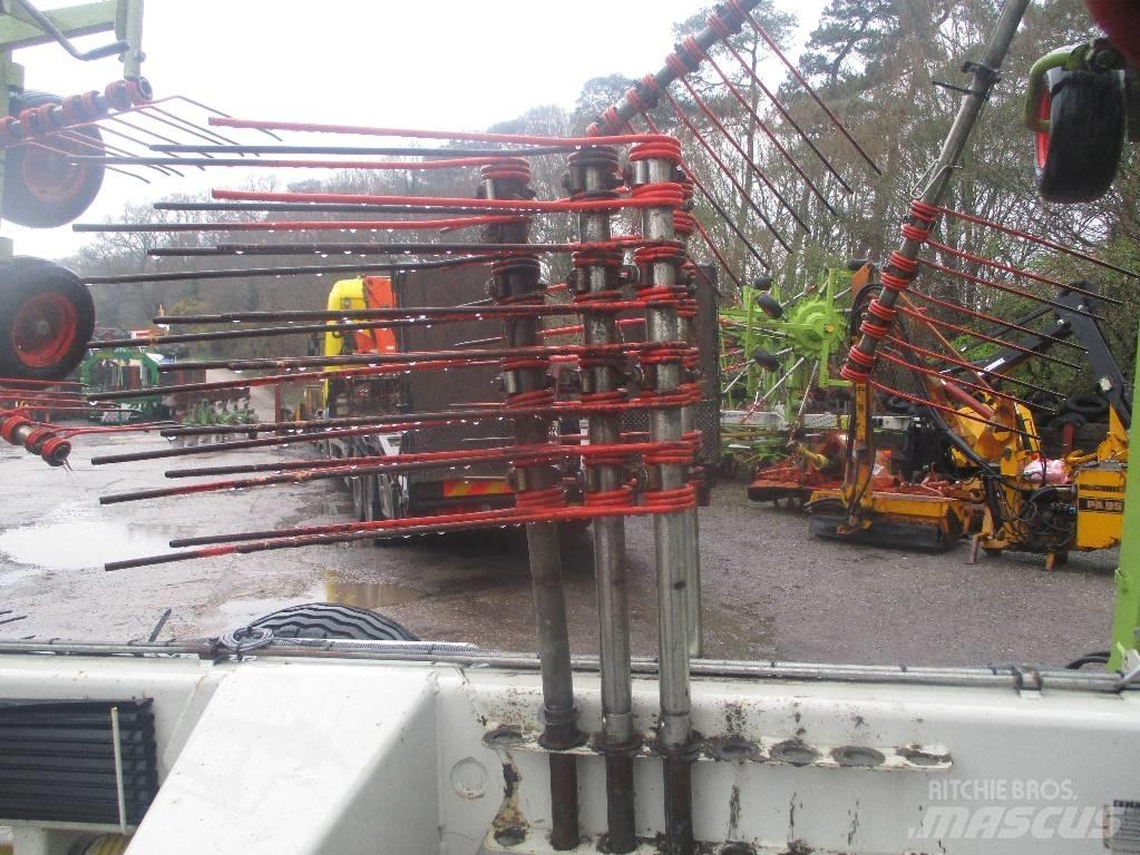 CLAAS Liner 3000 Obraceče a shrabovače sena