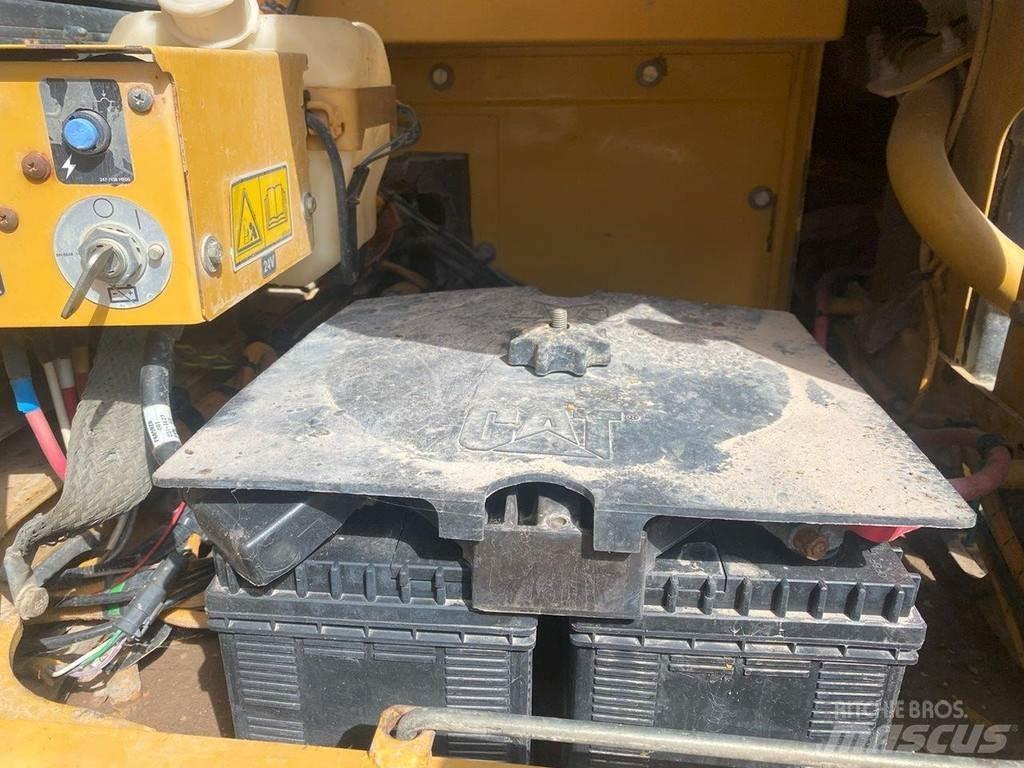 CAT 324 D NVT Pásová rýpadla