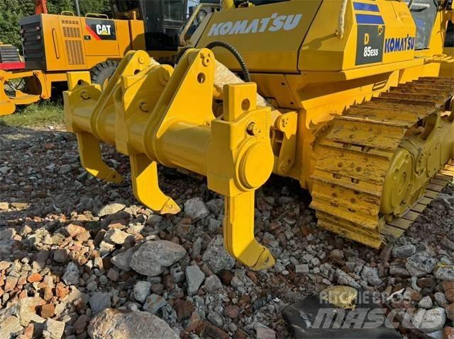 Komatsu D 85 Pásové dozery